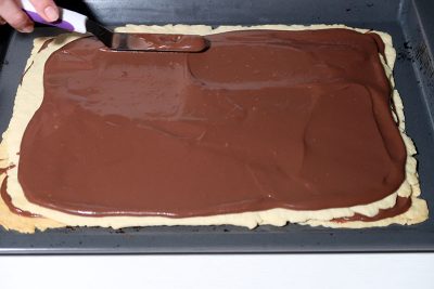 Assembling mađarica cake