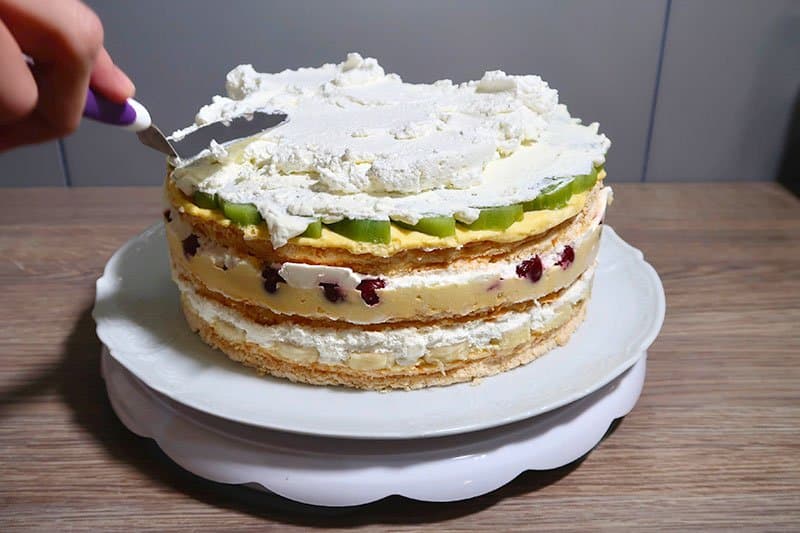 ledeni-vjetar-whipped-cream assembling ledeni vjetar cake