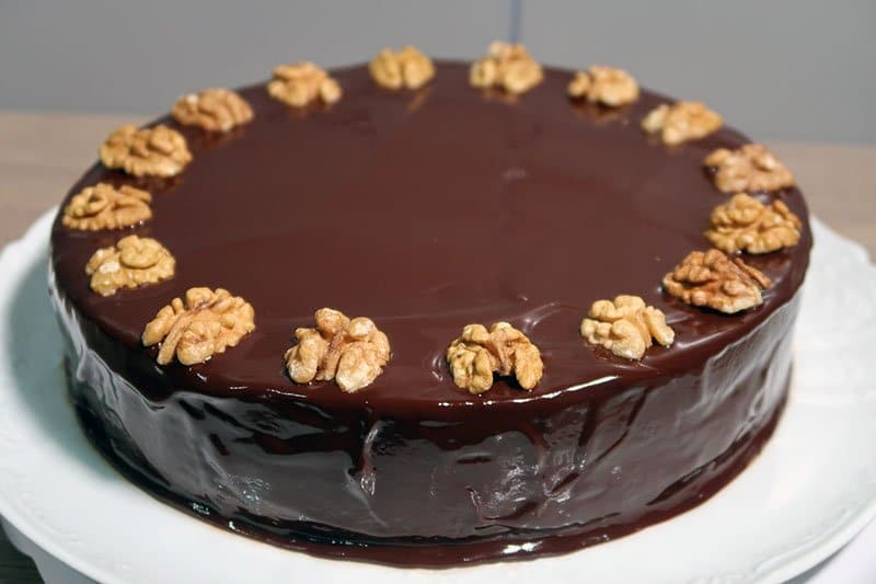 skradinska torta walnut decorations